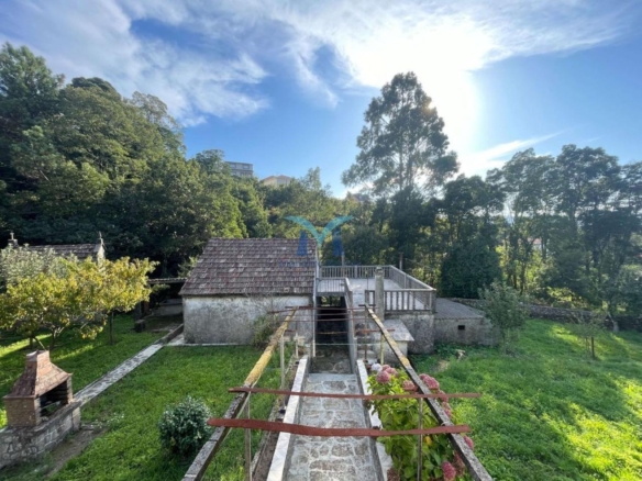 Casa con Parcela Cerrada en Ameixenda – Cee