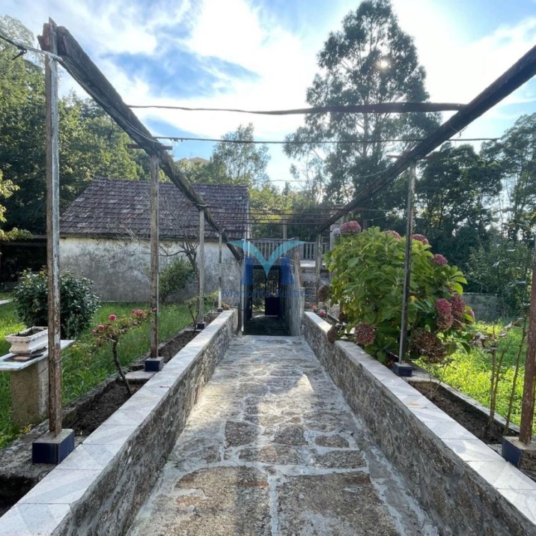 Casa con Parcela Cerrada en Ameixenda – Cee