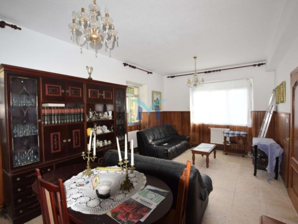 Casa con Parcela Cerrada en Ameixenda – Cee