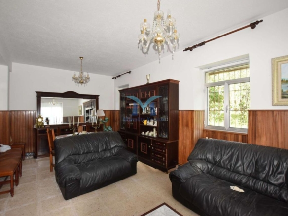 Casa con Parcela Cerrada en Ameixenda – Cee