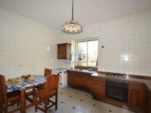 Casa con Parcela Cerrada en Ameixenda – Cee