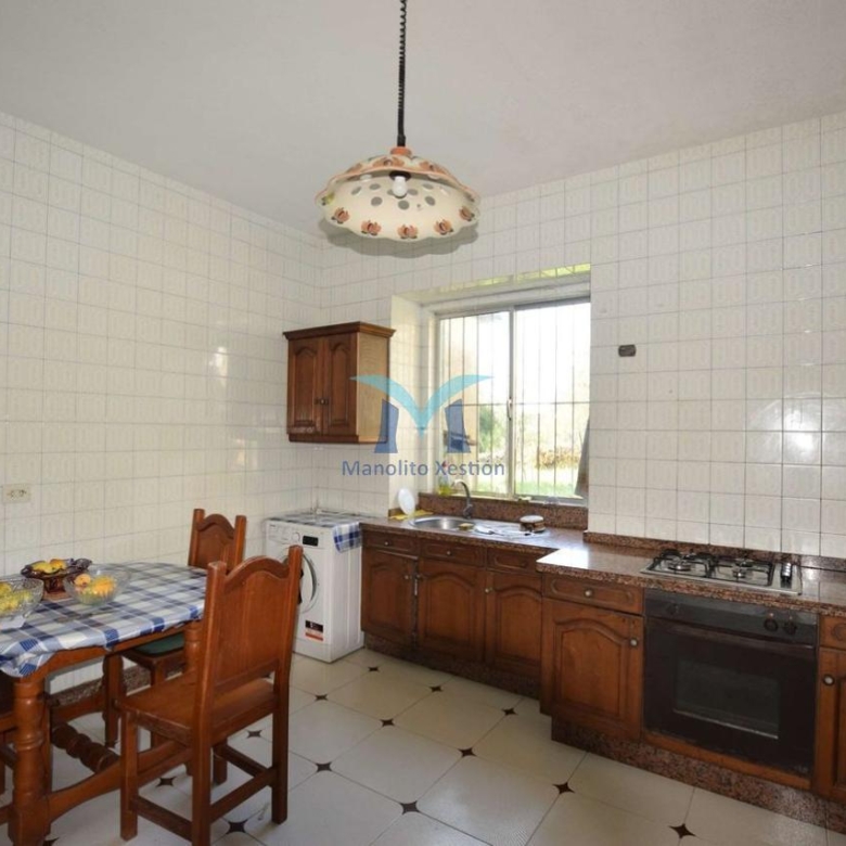 Casa con Parcela Cerrada en Ameixenda – Cee