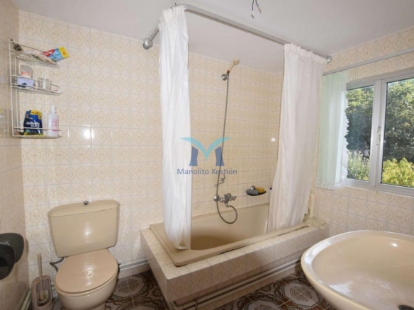 Casa con Parcela Cerrada en Ameixenda – Cee