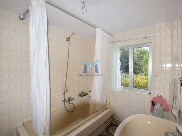 Casa con Parcela Cerrada en Ameixenda – Cee