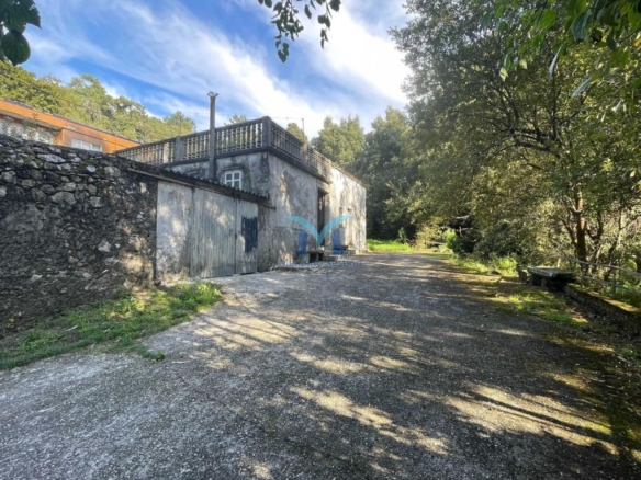 Casa con Parcela Cerrada en Ameixenda – Cee