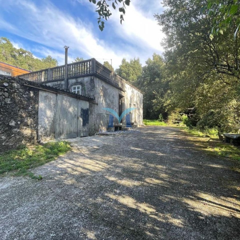Casa con Parcela Cerrada en Ameixenda – Cee
