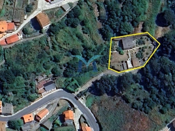 Casa con Parcela Cerrada en Ameixenda – Cee