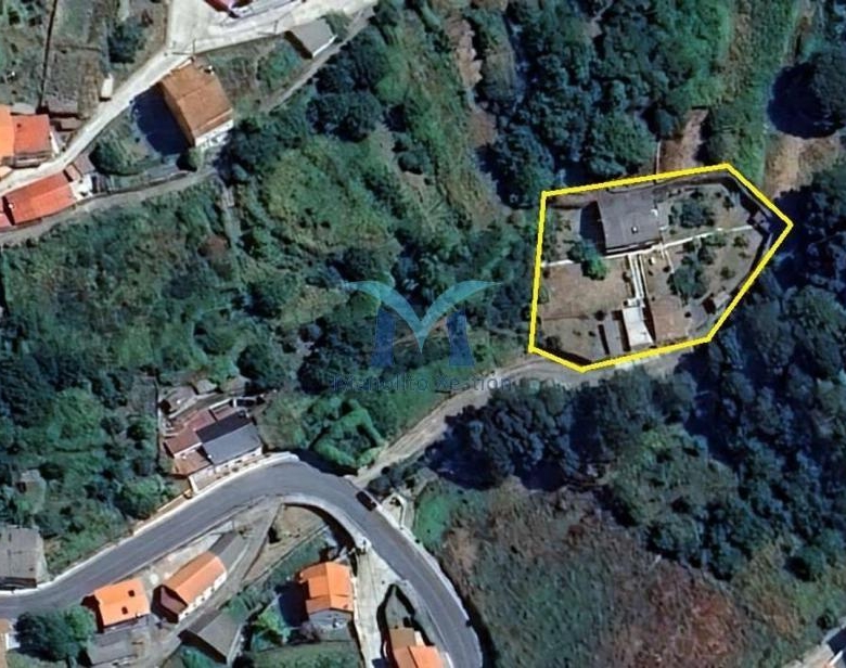 Casa con Parcela Cerrada en Ameixenda – Cee