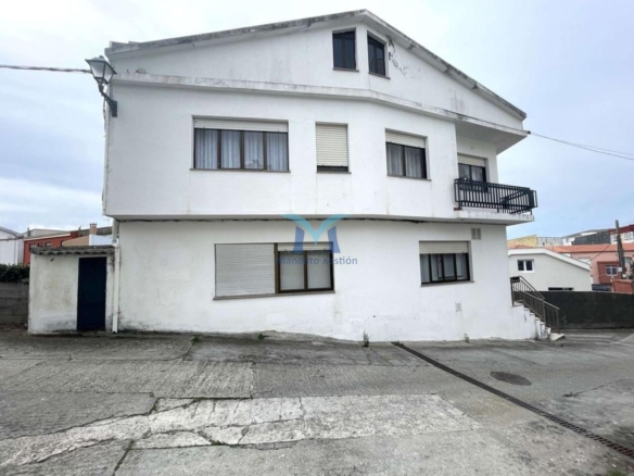 Casa de 146 m² en Muxía, exterior, con finca de 971 m², garaje y lareira