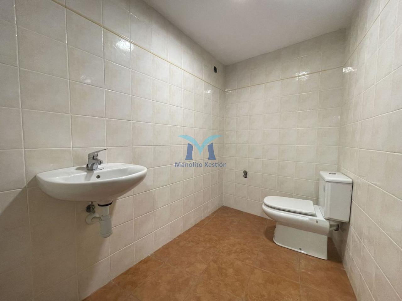 176994659341100028789_176976401687 Local en calle Xosé Fernández da Ponte, 1
