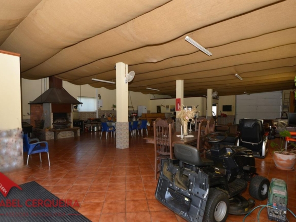 GRAN VIVIENDA EN VALENÇA CON 6.000 m² DE TERRENO – IDEAL PARA CASA RURAL