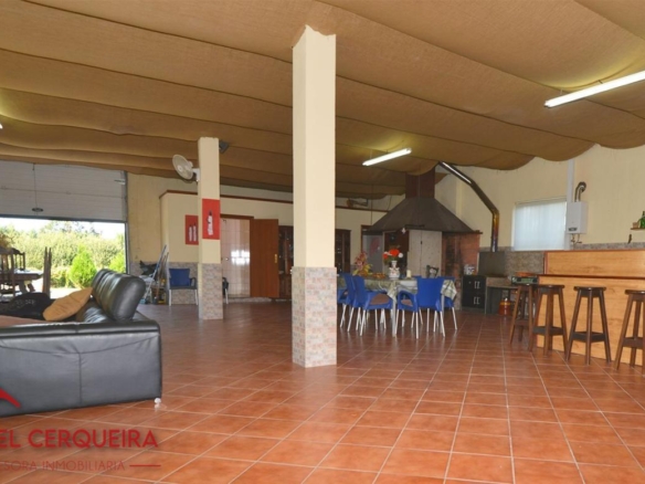 GRAN VIVIENDA EN VALENÇA CON 6.000 m² DE TERRENO – IDEAL PARA CASA RURAL
