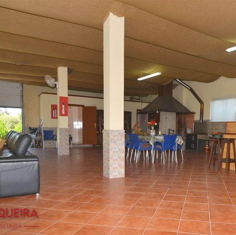 GRAN VIVIENDA EN VALENÇA CON 6.000 m² DE TERRENO – IDEAL PARA CASA RURAL