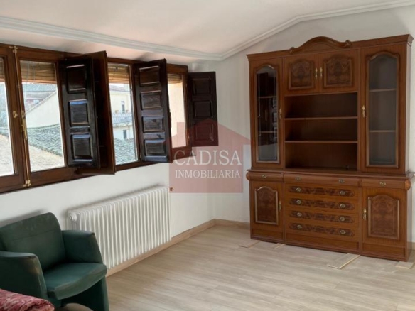 BONITO PISO EN VENTA EN LEDESMA. REFORMADO. REF 10556