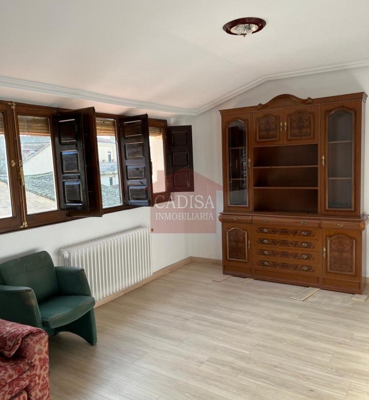 BONITO PISO EN VENTA EN LEDESMA. REFORMADO. REF 10556