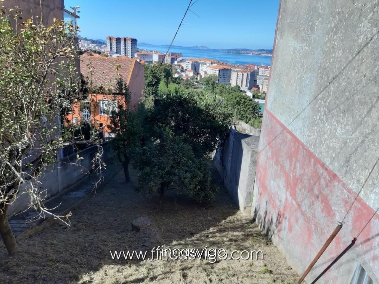 CASA CON FINCA EN EL POULO