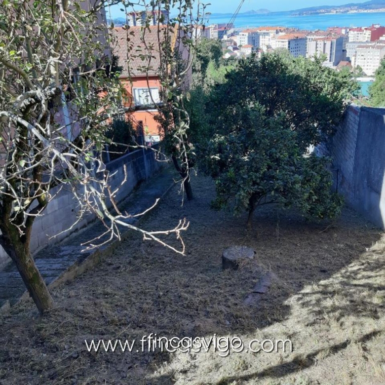 CASA CON FINCA EN EL POULO