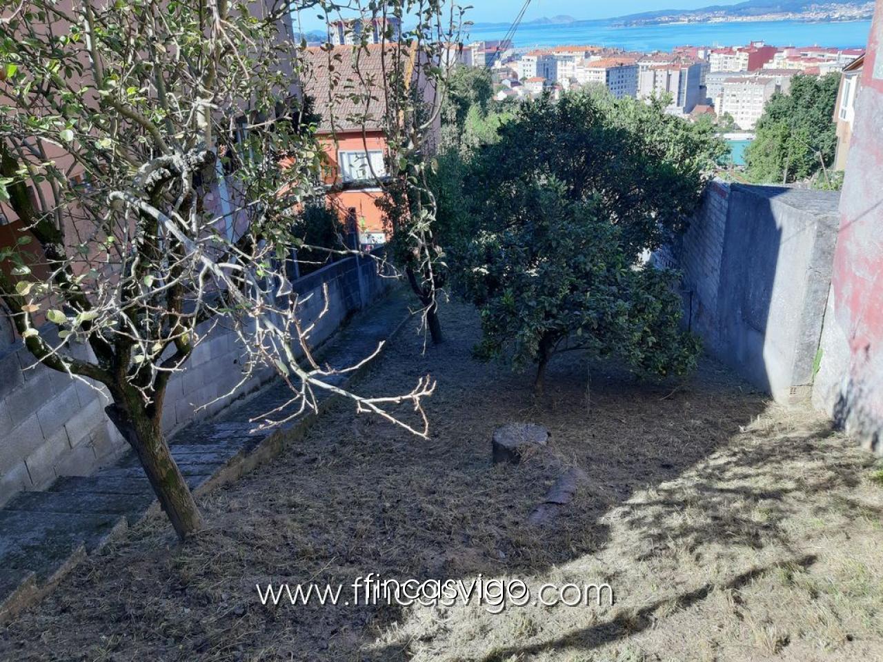CASA CON FINCA EN EL POULO