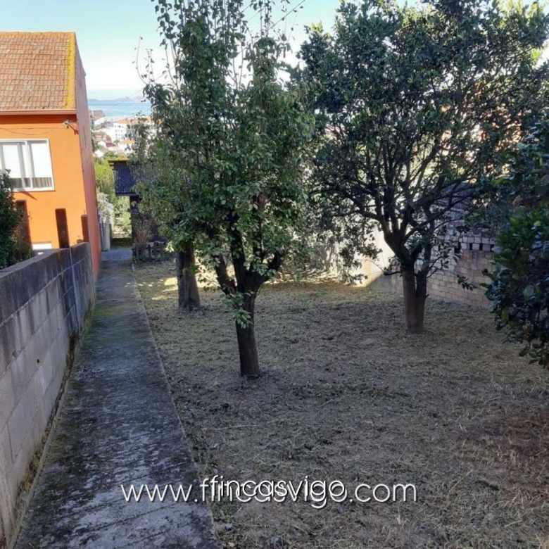 CASA CON FINCA EN EL POULO