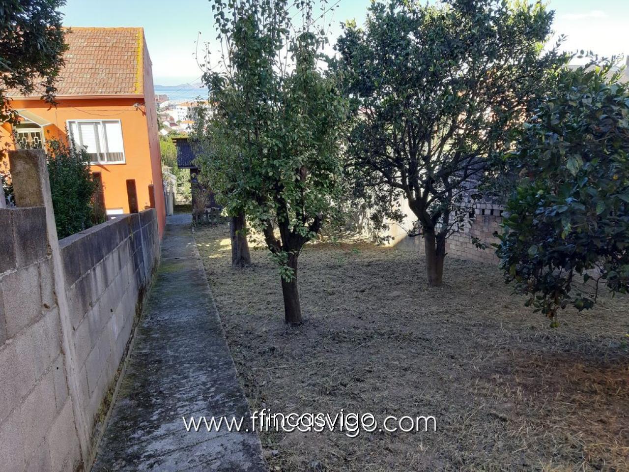 CASA CON FINCA EN EL POULO