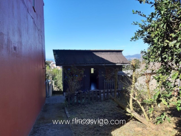CASA CON FINCA EN EL POULO