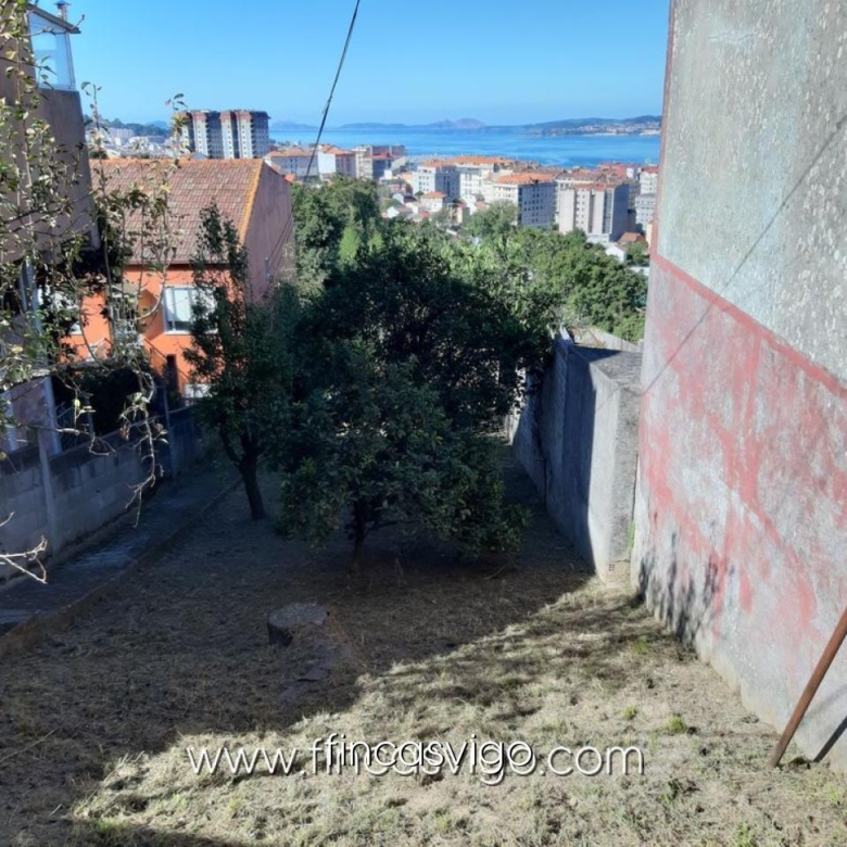CASA CON FINCA EN EL POULO