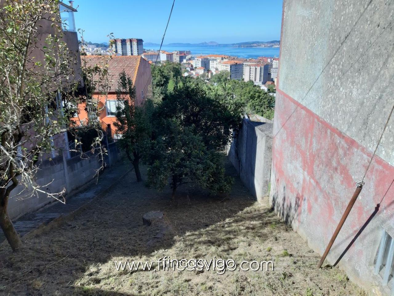 CASA CON FINCA EN EL POULO