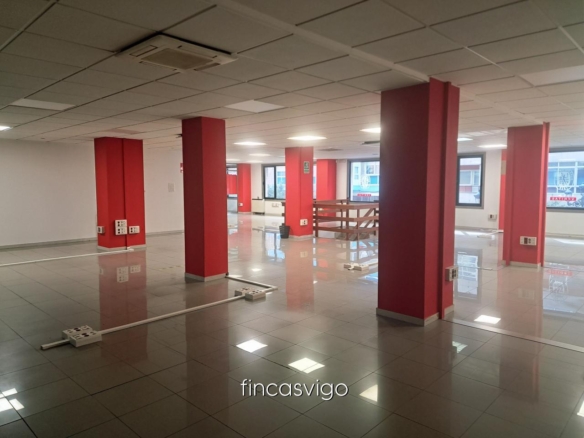 Entreplanta con varios despachos de oficinas.