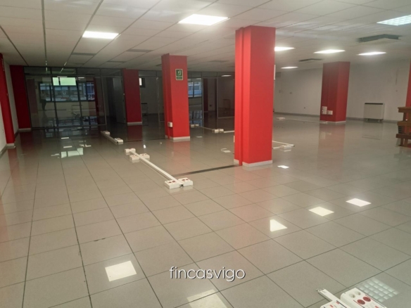 Entreplanta con varios despachos de oficinas.