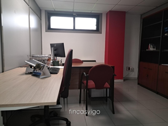 Entreplanta con varios despachos de oficinas.