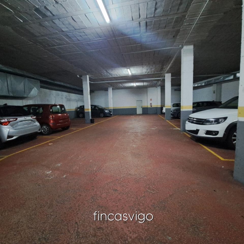 Entreplanta con varios despachos de oficinas.