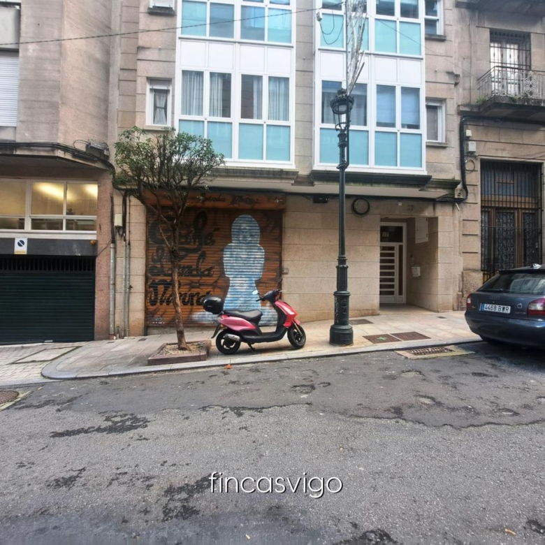 Bajo calle Hernán Cortes de Vigo
