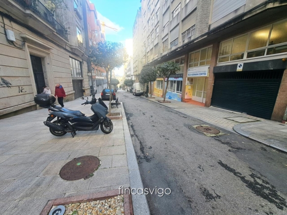 Bajo calle Hernán Cortes de Vigo
