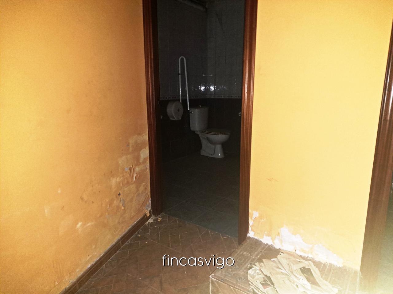 177020871441900028512_176366523864 Bajo calle Hernán Cortes de Vigo