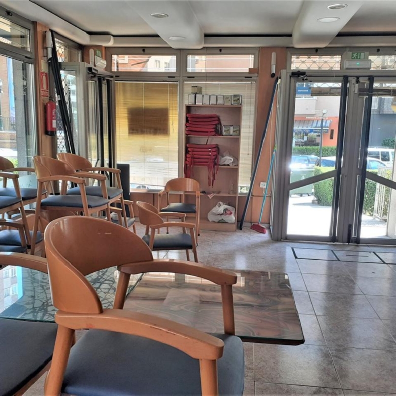 Local de Cafetería instalada en Venta o posible apartamento (OPORTUNIDAD)