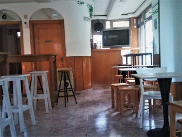 Local de Cafetería instalada en Venta o posible apartamento (OPORTUNIDAD)