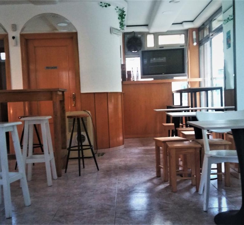 Local de Cafetería instalada en Venta o posible apartamento (OPORTUNIDAD)