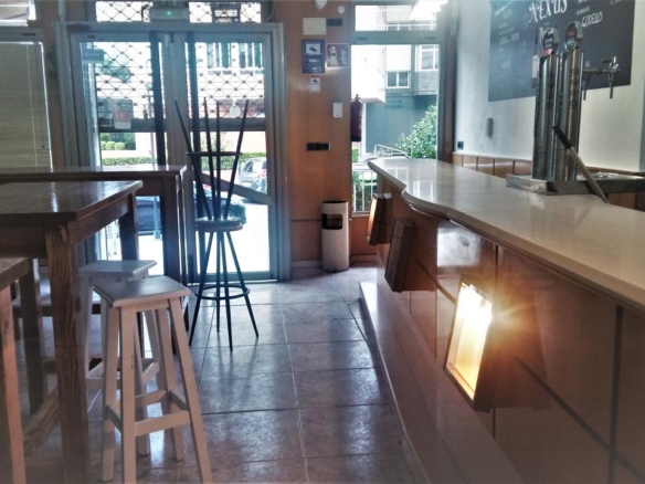 Local de Cafetería instalada en Venta o posible apartamento (OPORTUNIDAD)
