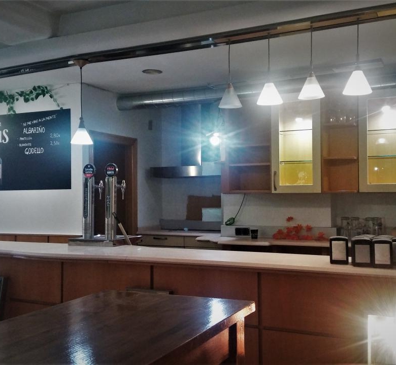 Local de Cafetería instalada en Venta o posible apartamento (OPORTUNIDAD)