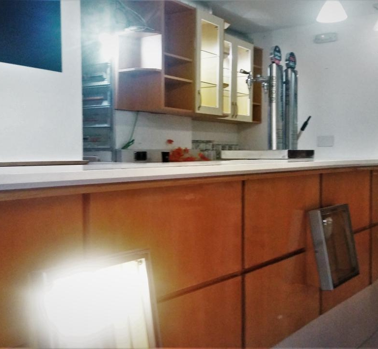 Local de Cafetería instalada en Venta o posible apartamento (OPORTUNIDAD)