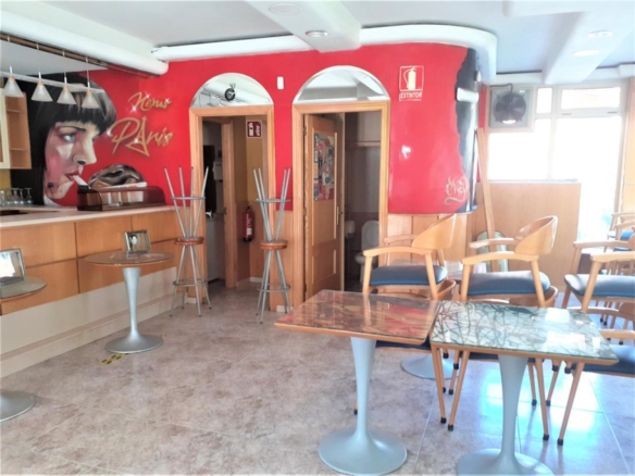 Local de Cafetería instalada en Venta o posible apartamento (OPORTUNIDAD)