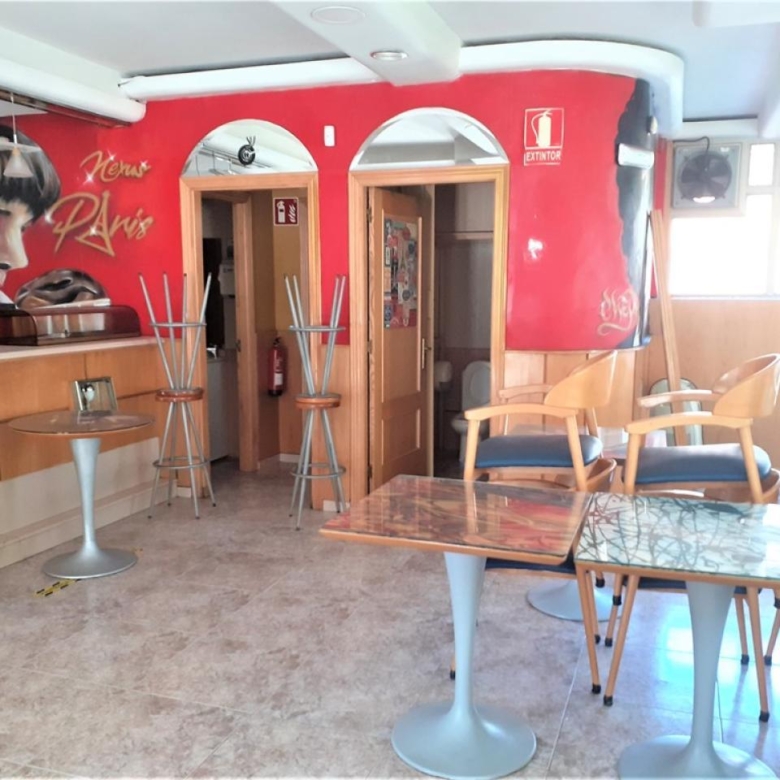 Local de Cafetería instalada en Venta o posible apartamento (OPORTUNIDAD)