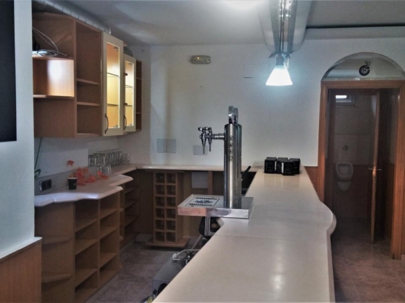 Local de Cafetería instalada en Venta o posible apartamento (OPORTUNIDAD)