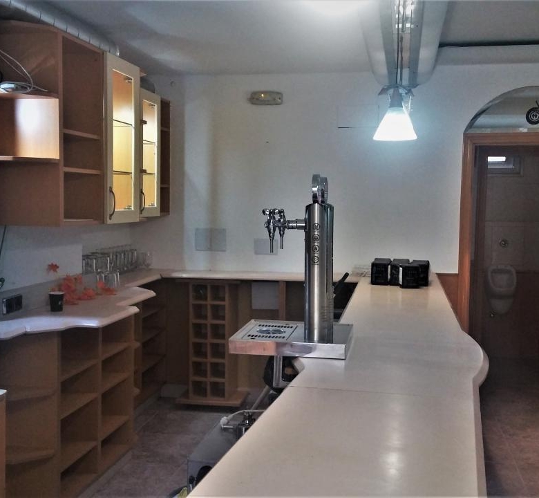 Local de Cafetería instalada en Venta o posible apartamento (OPORTUNIDAD)