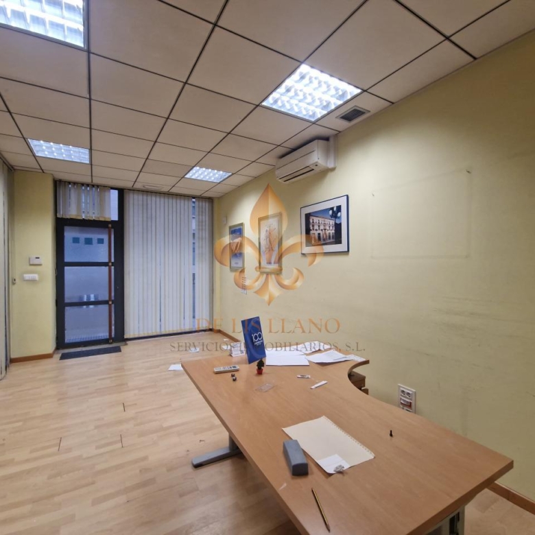 Excelente local comercial en alquiler en el centro de Ponteareas