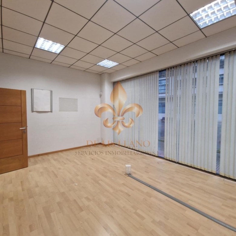 Excelente local comercial en alquiler en el centro de Ponteareas