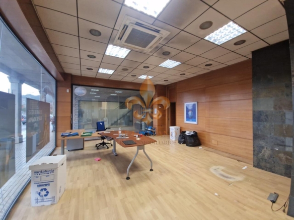 Excelente local comercial en alquiler en el centro de Ponteareas