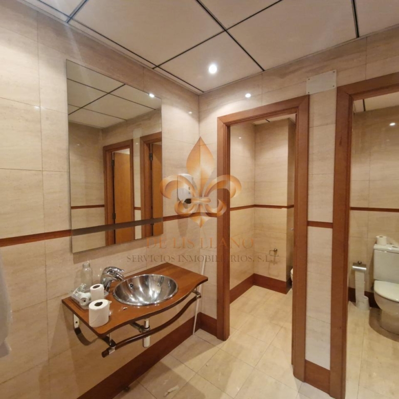 Excelente local comercial en alquiler en el centro de Ponteareas