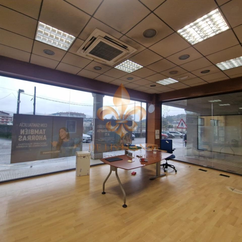 Excelente local comercial en alquiler en el centro de Ponteareas