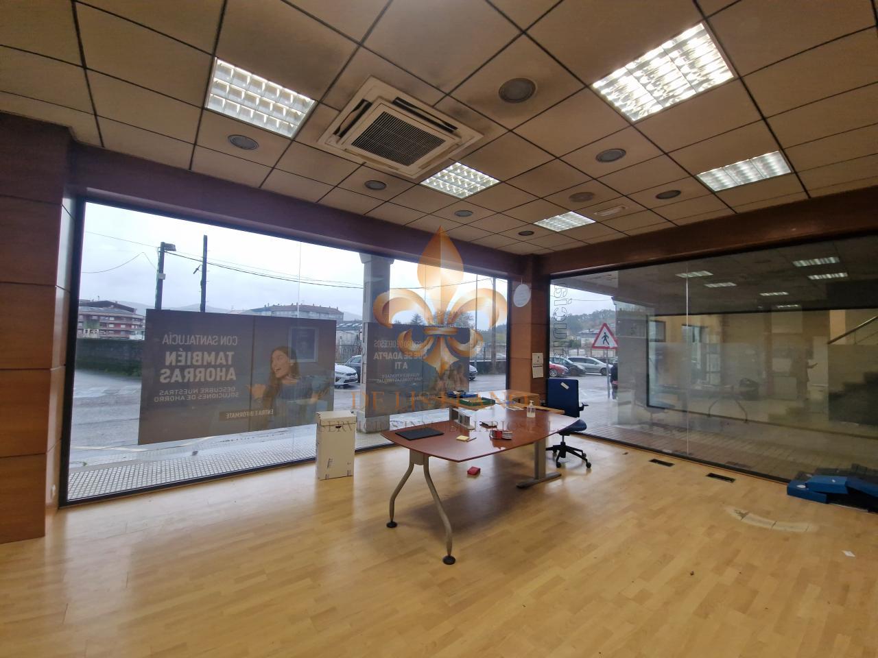 177031667932800028813_177031435496 Excelente local comercial en alquiler en el centro de Ponteareas